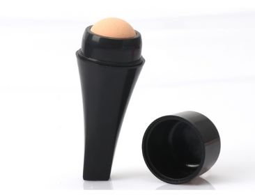 Absorb Oil And Shrink Pores Facial Cleansing Plastic Massager (Color: Black)